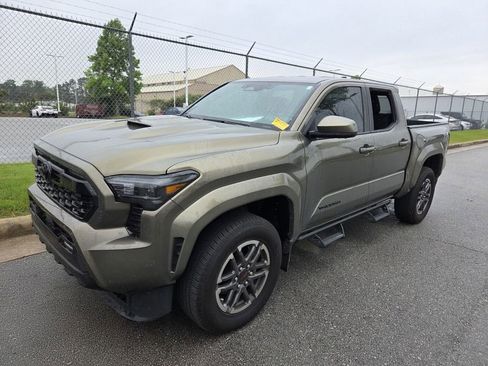 Used 2024 Toyota Tacoma TRD Sport AWD/4WD image 8