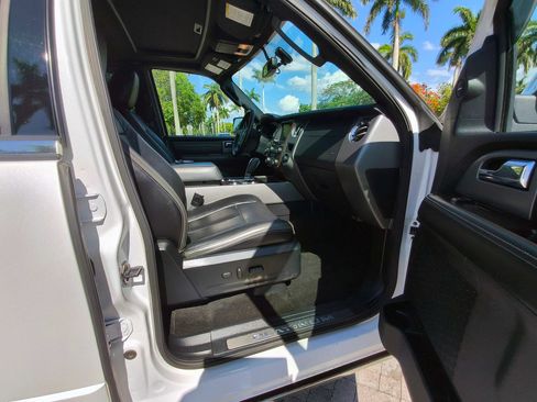 Used 2017 Ford Expedition Platinum RWD image 41