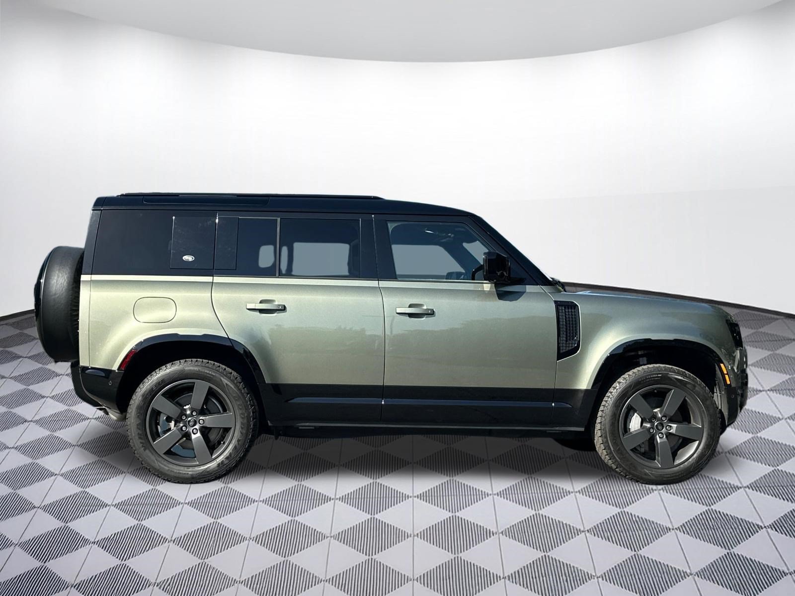 Used 2023 Land Rover Defender 110 X-Dynamic SE AWD/4WD image 8