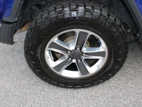 Used 2020 Jeep Wrangler Unlimited Sahara w/ Safety Group AWD/4WD image 12