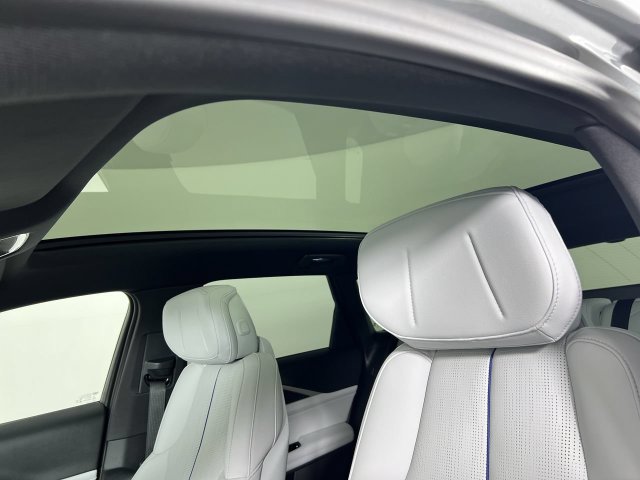 Used 2026 Cadillac Lyriq Sport AWD/4WD image 18