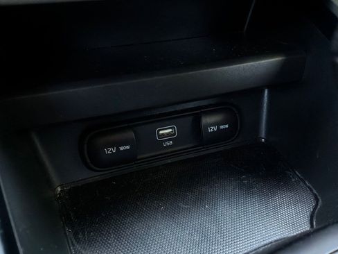 Used 2025 Kia Soul LX w/ LX Technology Package FWD image 22