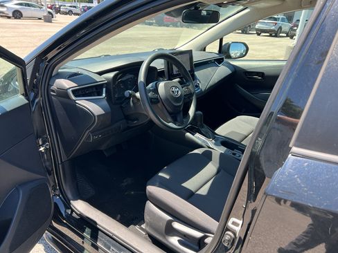 Used 2023 Toyota Corolla LE FWD image 9