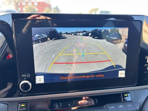 Used 2025 Toyota Camry SE image 13