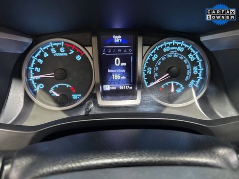Used 2019 Toyota Tacoma Limited image 15