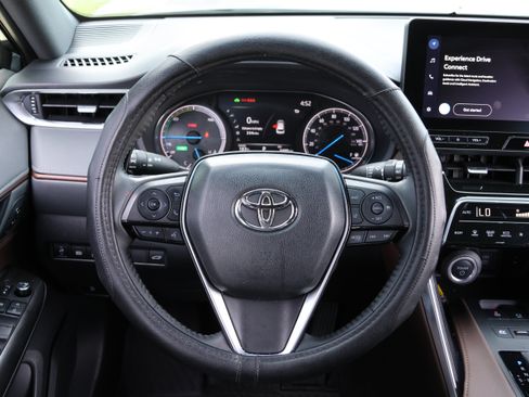 Used 2023 Toyota Venza XLE AWD/4WD image 17