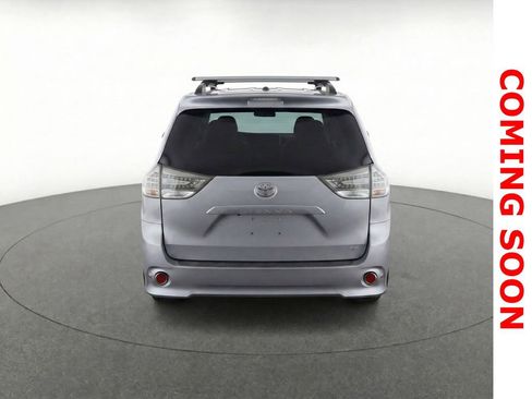 Used 2016 Toyota Sienna SE image 9