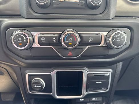 Used 2018 Jeep Wrangler Unlimited Sport AWD/4WD image 21