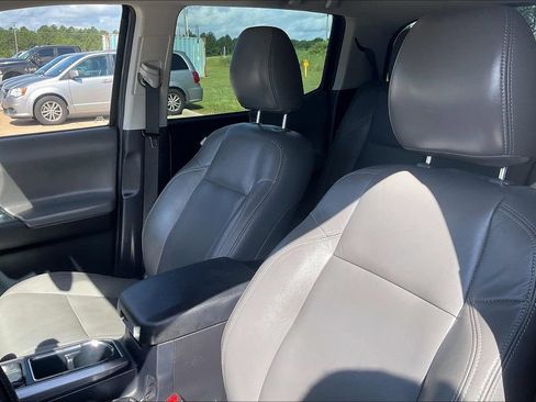 Used 2018 Toyota Tacoma SR5 RWD image 24