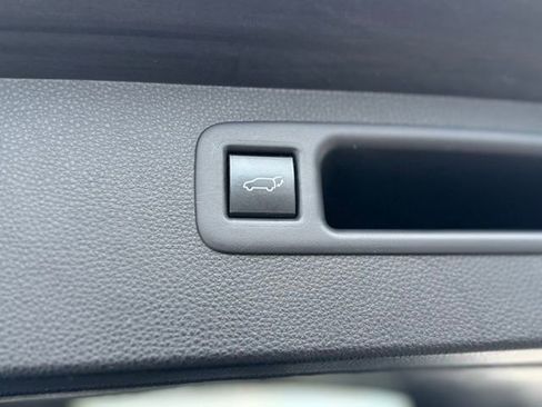 Certified 2020 Toyota Highlander XLE image 45