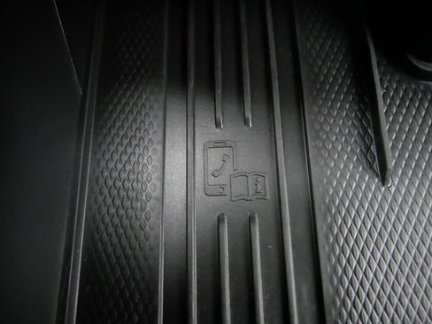 Certified 2025 Volkswagen Atlas SE image 28