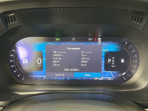 Certified 2023 Volvo XC60 B5 Plus AWD/4WD image 11