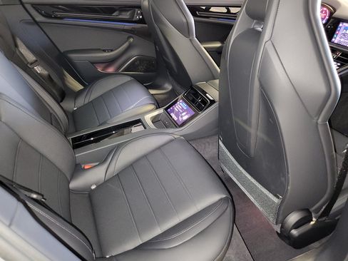 Certified 2025 Porsche Panamera 4 AWD/4WD image 24