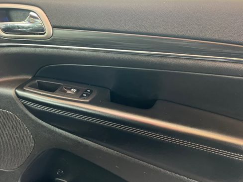 Used 2022 Jeep Grand Cherokee Limited image 19