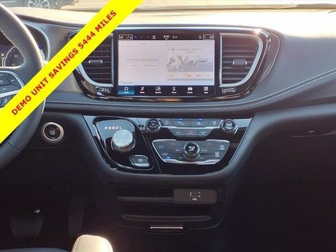 New 2026 Chrysler Pacifica Select FWD image 7