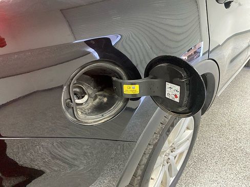 Used 2018 Ford Explorer XLT w/ Equipment Group 202A image 25