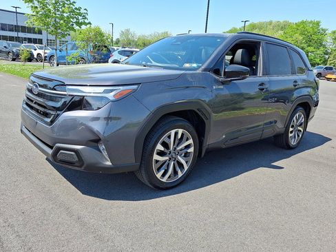 Used 2025 Subaru Forester Touring AWD/4WD image 3