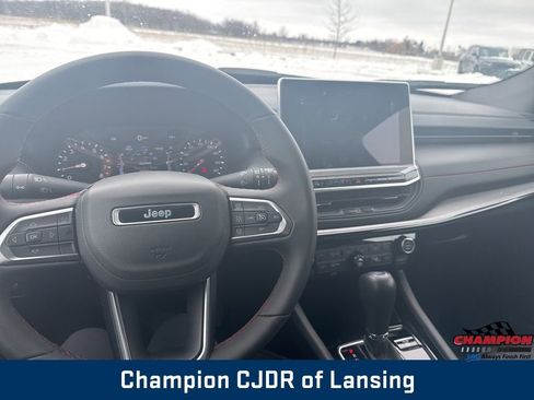 Used 2025 Jeep Compass Trailhawk image 23