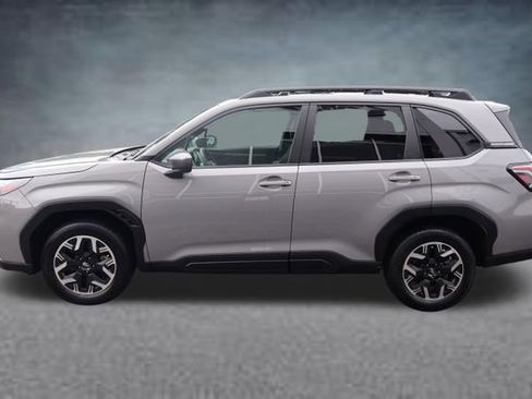 Certified 2025 Subaru Forester Premium AWD/4WD image 5