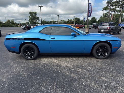 Used 2023 Dodge Challenger SXT RWD image 4