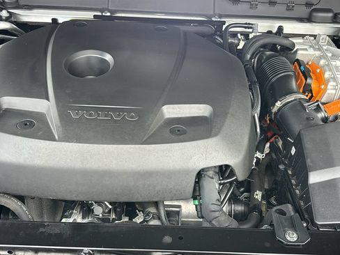 Certified 2025 Volvo XC60 T8 Plus w/ Protection Package Premier AWD/4WD image 31