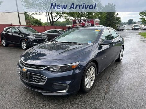 Used 2018 Chevrolet Malibu LT w/ Leather Package FWD image 1