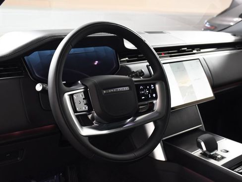 New 2026 Land Rover Range Rover Long Wheelbase SE AWD/4WD image 13