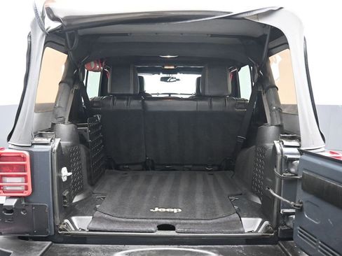 Used 2016 Jeep Wrangler Unlimited Rubicon w/ Connectivity Group AWD/4WD image 33