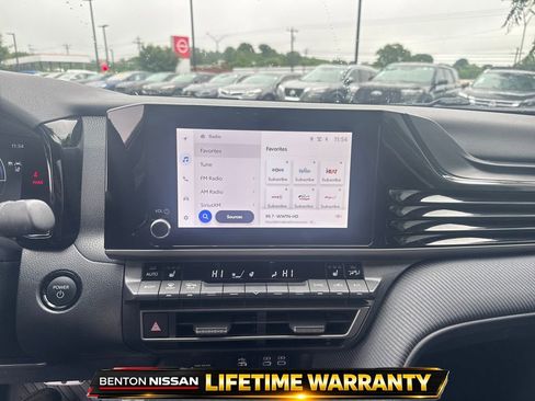 Used 2025 Toyota Camry SE w/ Convenience Package FWD image 17