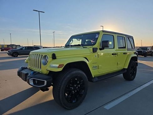 Used 2022 Jeep Wrangler Unlimited Sahara w/ Cold Weather Group AWD/4WD image 2