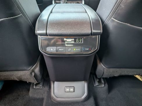 Used 2022 Toyota Highlander XLE FWD image 38