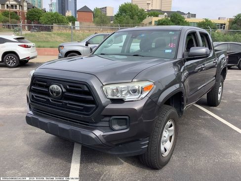 Used 2019 Toyota Tacoma SR w/ SR Convenience Package image 4