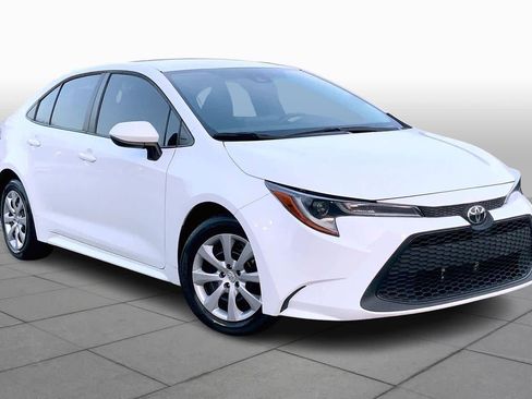 Used 2022 Toyota Corolla LE image 3