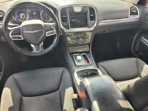Used 2018 Chrysler 300 Touring image 7