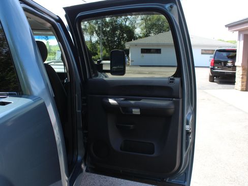 Used 2011 Chevrolet Silverado 2500 LT w/ Interior Plus Package AWD/4WD image 36
