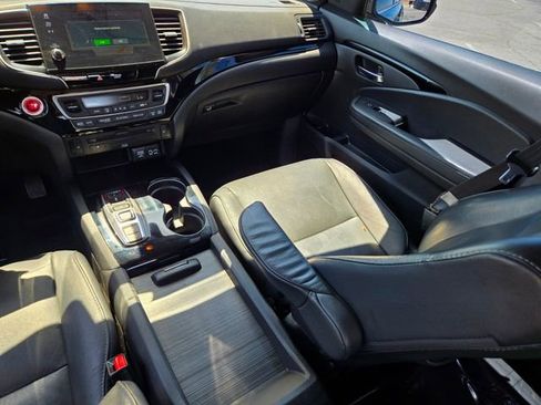 Used 2019 Honda Pilot Touring image 18