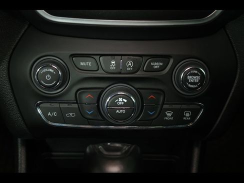 Used 2022 Jeep Cherokee Trailhawk w/ Premium Leather Package AWD/4WD image 26