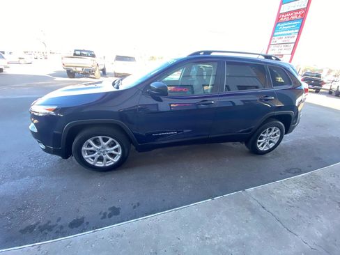 Used 2016 Jeep Cherokee Sport w/ Cold Weather Group image 5