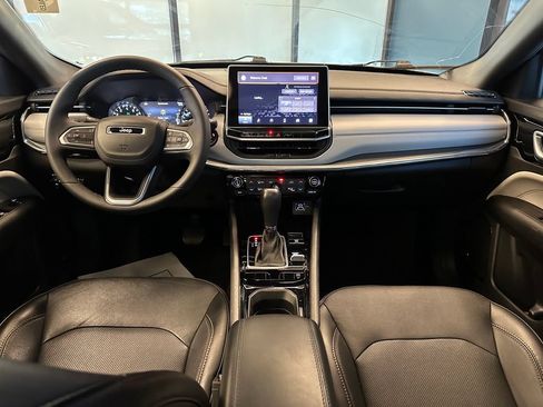 Used 2023 Jeep Compass Limited w/ Sun and Sound Group AWD/4WD image 9