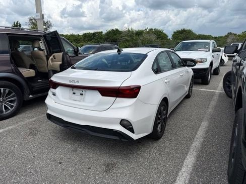 Used 2023 Kia Forte LXS FWD image 3