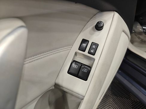 Used 2013 INFINITI G37 x w/ Premium Pkg image 39