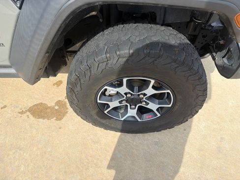 Used 2022 Jeep Wrangler Unlimited Rubicon w/ Steel Bumper Group AWD/4WD image 13