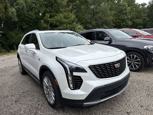Used 2023 Cadillac XT4 Premium Luxury FWD image 4