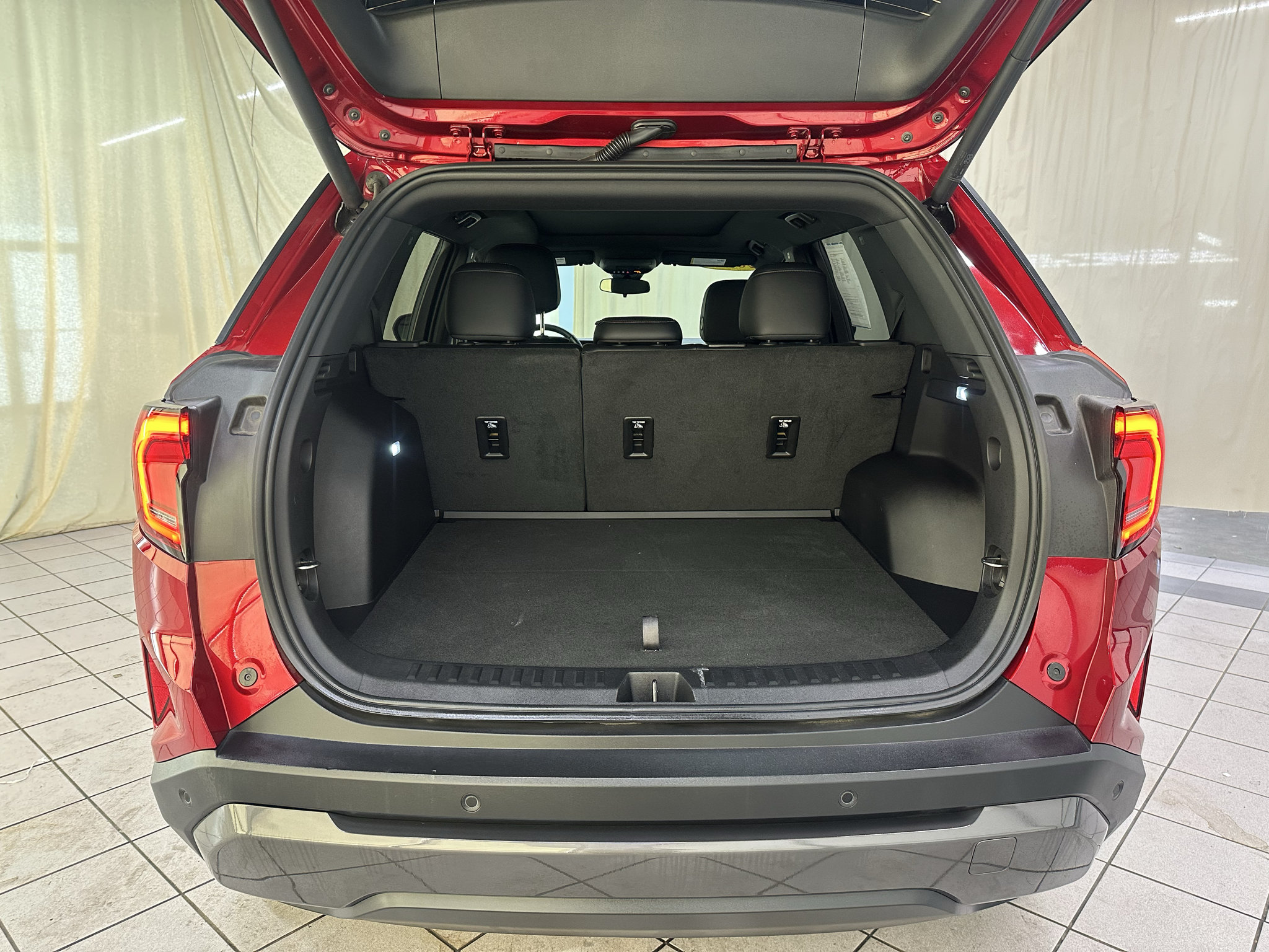 Certified 2025 GMC Terrain Elevation w/ Elevation Premium Package AWD/4WD image 8