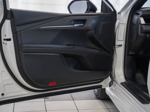 Used 2025 Toyota Camry SE image 36