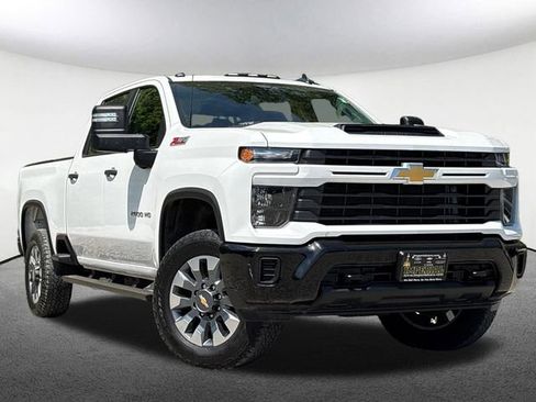 Used 2024 Chevrolet Silverado 2500 Custom AWD/4WD image 2
