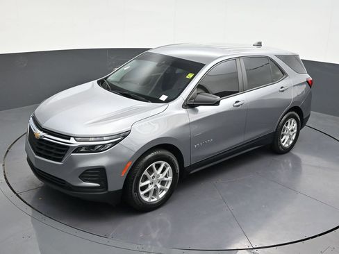 Used 2024 Chevrolet Equinox LS w/ LS Convenience Package FWD image 17