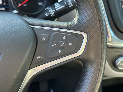 Used 2022 Chevrolet Equinox LS w/ LS Convenience Package image 24