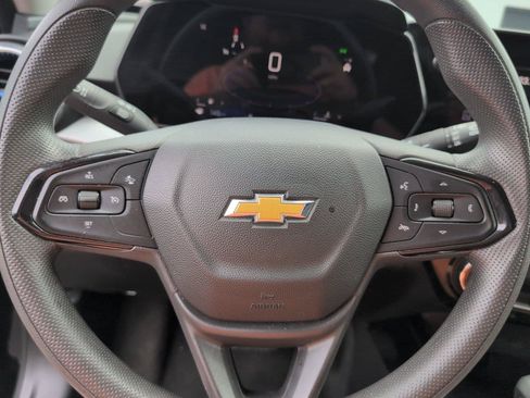 Used 2024 Chevrolet Trax LT FWD image 25