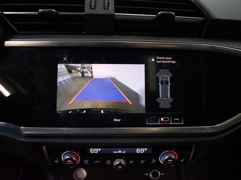 Used 2020 Audi Q3 2.0T Premium Plus w/ Premium Plus Package image 16